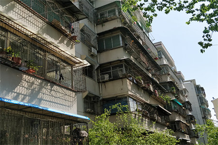 东升龙华园套三带车位附房80万115m2出售